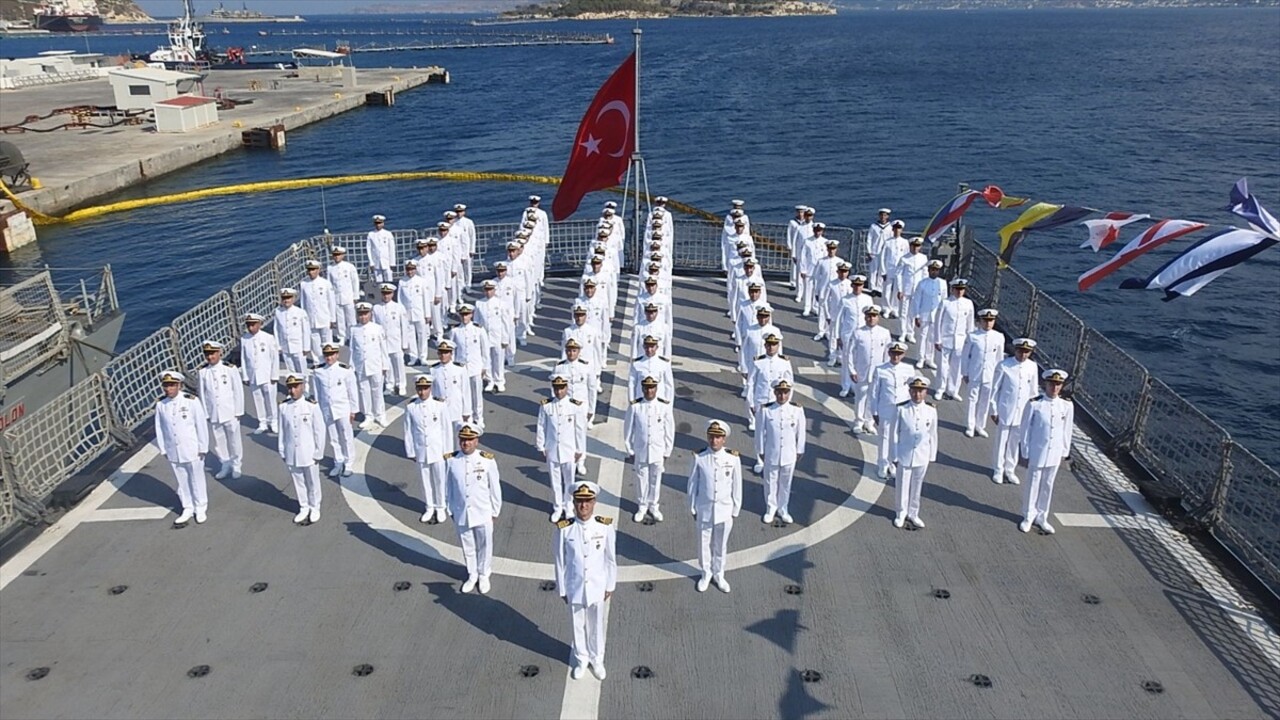 Milli Savunma Bakanlığı (MSB), TCG Yıldırım firkateyninin Yunanistan'a liman ziyareti...