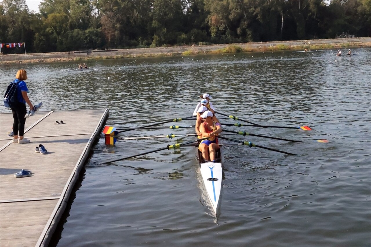 Edirne'de yarın başlayacak Avrupa 23 Yaş Altı Kürek Şampiyonası öncesi sporcular antrenman yaptı....