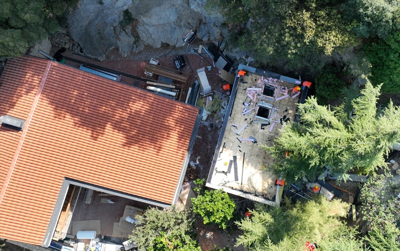 Üsküdar Vaniköy'de Boğaziçi Öngörünüm Bölgesi'nde izinsiz inşa faaliyetlerinin gerçekleştirildiği...