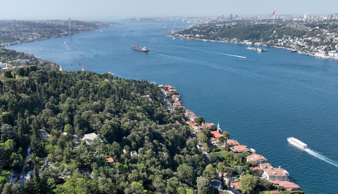 Üsküdar Vaniköy'de Boğaziçi Öngörünüm Bölgesi'nde izinsiz inşa faaliyetlerinin gerçekleştirildiği...