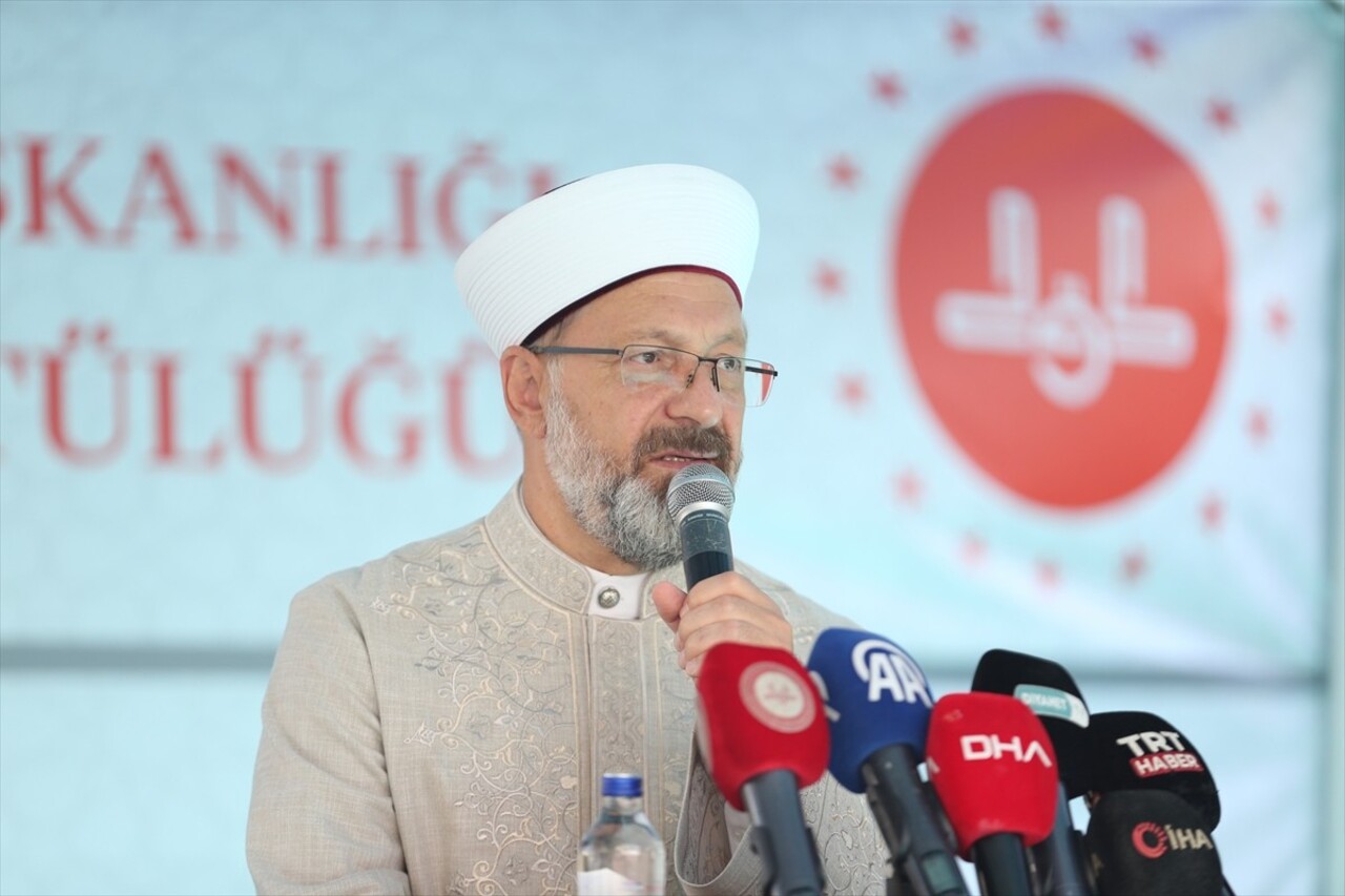 Diyanet İşleri Başkanı Erbaş, Yalova'nın Çiftlikköy ilçesinde müftülüğün yeni hizmet binasının...