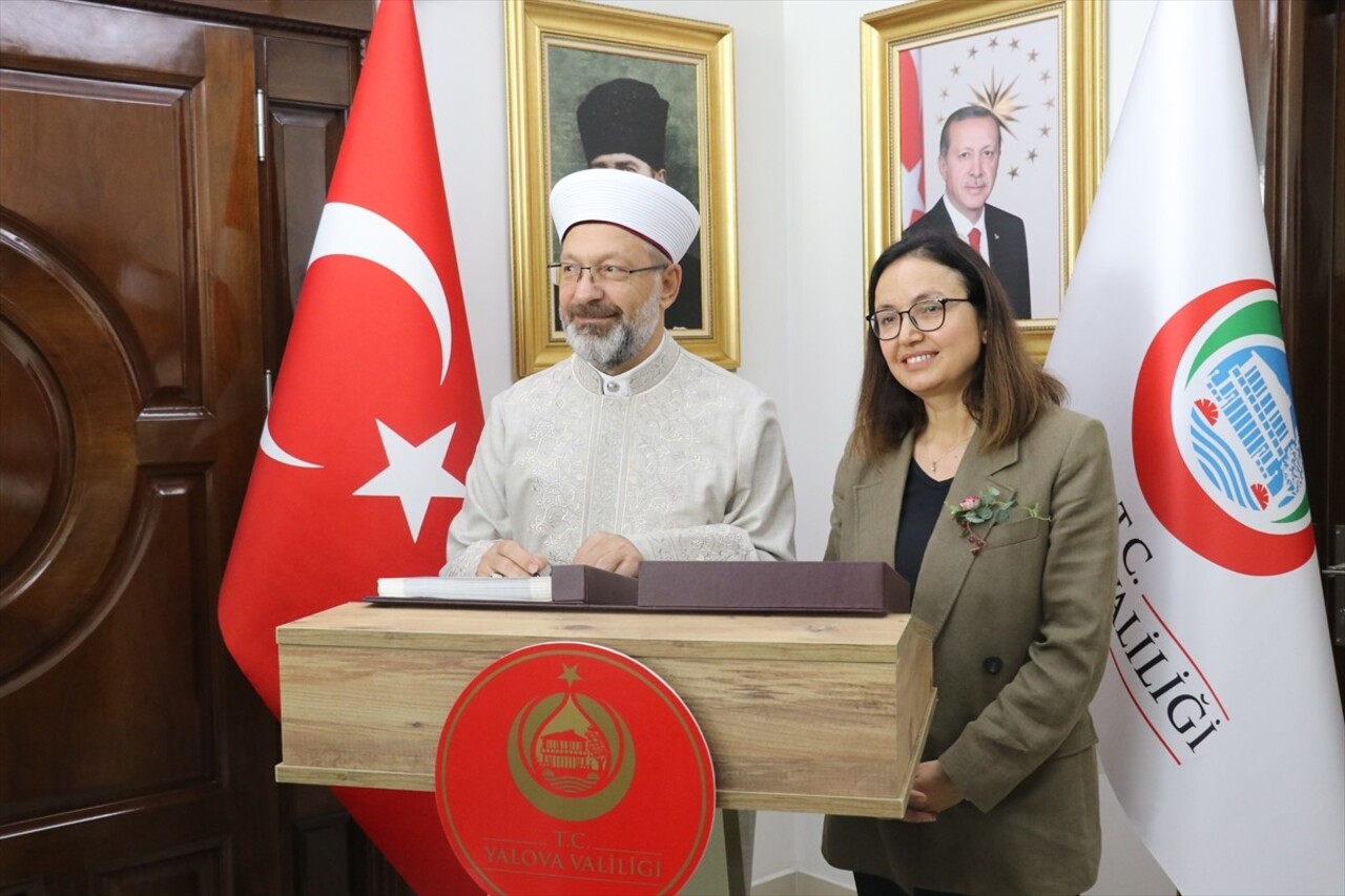 Diyanet İşleri Başkanı Ali Erbaş, Yalova'nın Çiftlikköy ilçesinde müftülüğün yeni hizmet binasının...