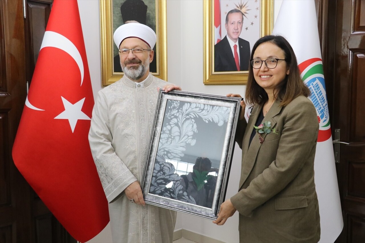 Diyanet İşleri Başkanı Ali Erbaş, Yalova'nın Çiftlikköy ilçesinde müftülüğün yeni hizmet binasının...