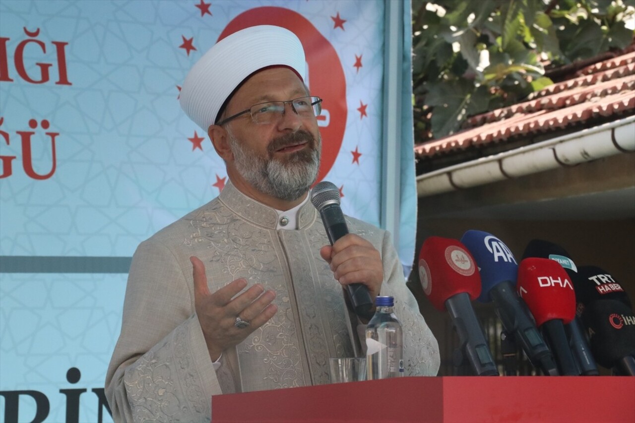 Diyanet İşleri Başkanı Ali Erbaş, Yalova'nın Çiftlikköy ilçesinde müftülüğün yeni hizmet binasının...