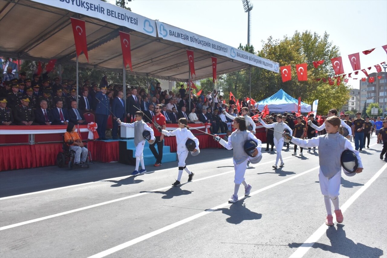 Balıkesir'in düşman işgalinden kurtuluşunun 102'inci yılı törenle kutlandı. Kutlamalar, Balıkesir...