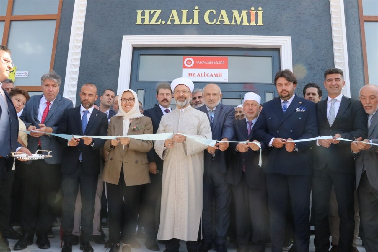 Diyanet İşleri Başkanı Ali Erbaş, Yalova'da açılışını yaptığı Hz. Ali Camisi'nde "İlim ve Eğitim...