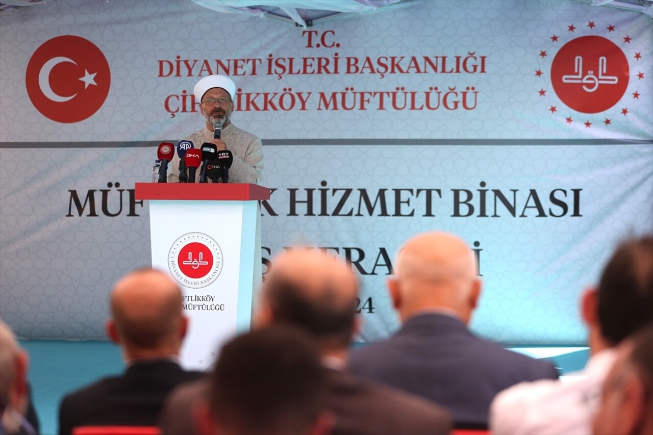 Diyanet İşleri Başkanı Ali Erbaş, Yalova'nın Çiftlikköy ilçesinde müftülüğün yeni hizmet binasının...