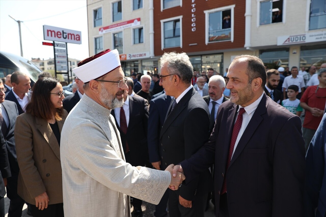 Diyanet İşleri Başkanı Ali Erbaş, Yalova'nın Çiftlikköy ilçesinde müftülüğün yeni hizmet binasının...