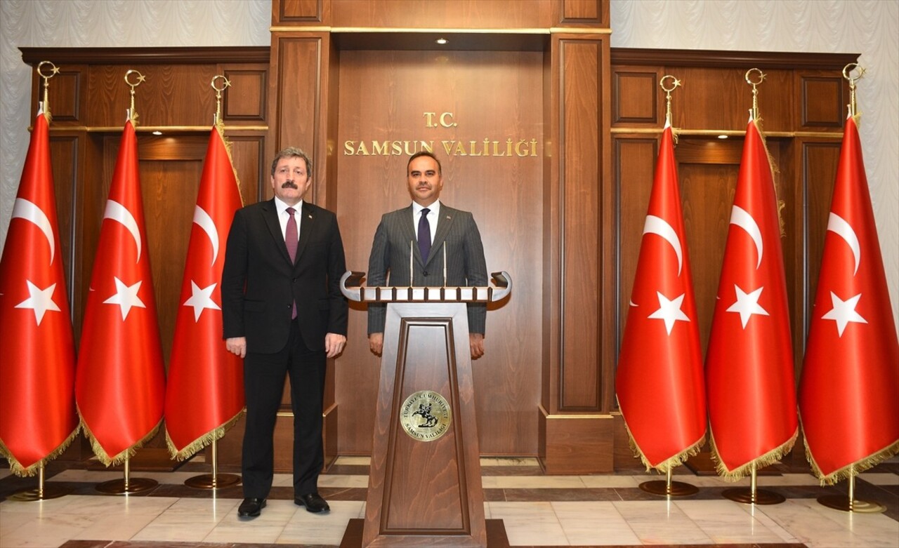 Sanayi ve Teknoloji Bakanı Mehmet Fatih Kacır (önde sol 3), çeşitli ziyaretleri kapsamında geldiği...