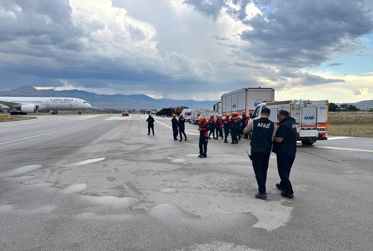 Hindistan-Almanya seferini yapan Vistara Hava Yolları’na ait yolcu uçağı, bomba ihbarı üzerine...