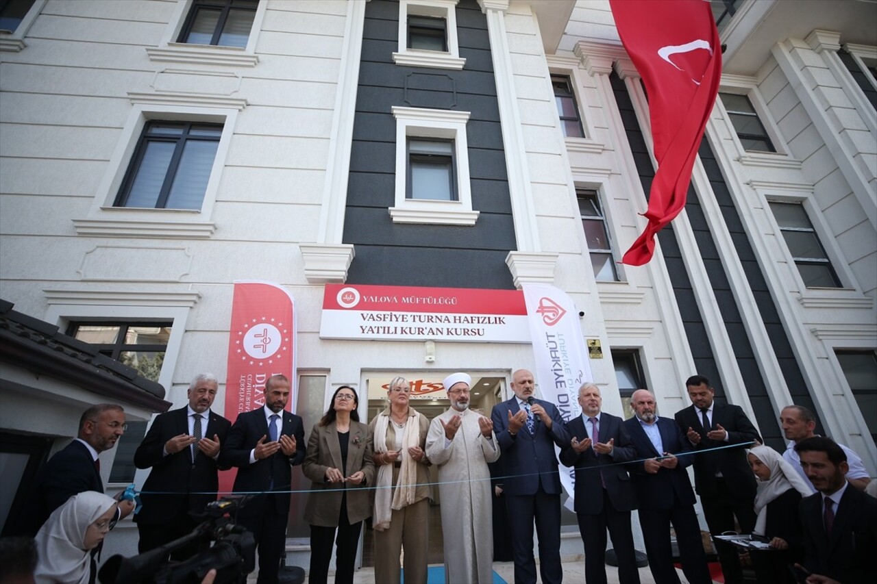 Diyanet İşleri Başkanı Ali Erbaş, Yalova'nın Çiftlikköy ilçesinde kız öğrencilere eğitim verilecek...