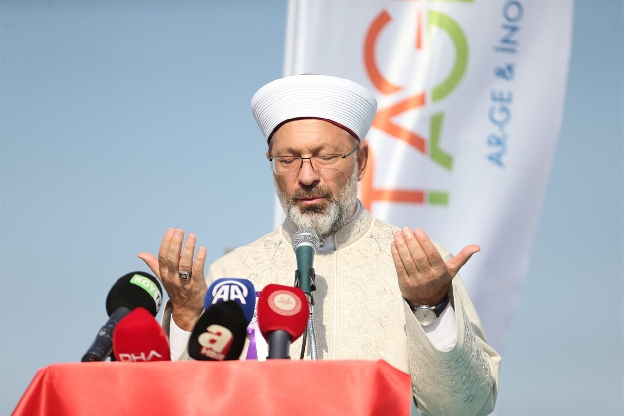 Diyanet İşleri Başkanı Ali Erbaş, Yalova'nın Çiftlikköy ilçesinde kız öğrencilere eğitim verilecek...