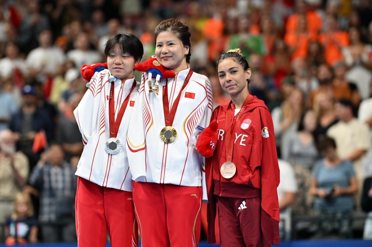 Paris 2024 Paralimpik Oyunları'nda, Paris La Defense Arena'da düzenlenen yüzme yarışlarında...