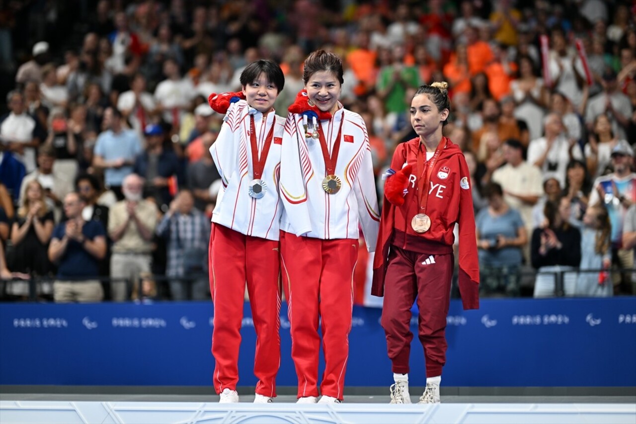 Paris 2024 Paralimpik Oyunları'nda, Paris La Defense Arena'da düzenlenen yüzme yarışlarında...