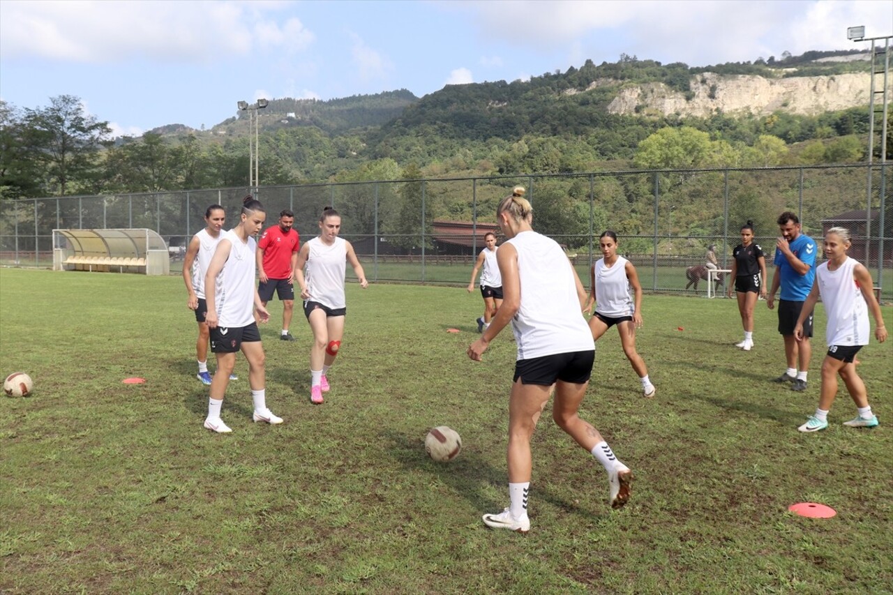 Turkcell Kadın Futbol Süper Ligi'nin ilk haftasında yarın sahasında Bornova Hitabspor ile...