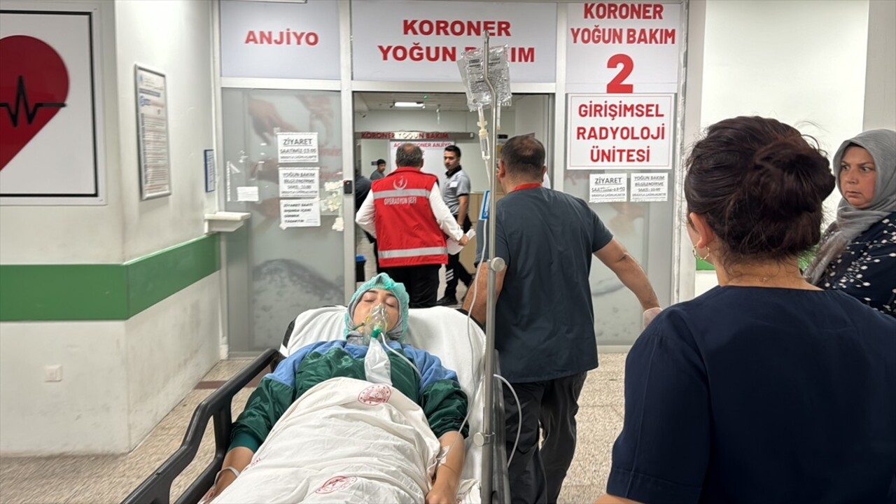 Samsun'da hastanede yapılan tatbikatta, deprem sonrasında yaşananları canlandırıldı, itfaiye ve...