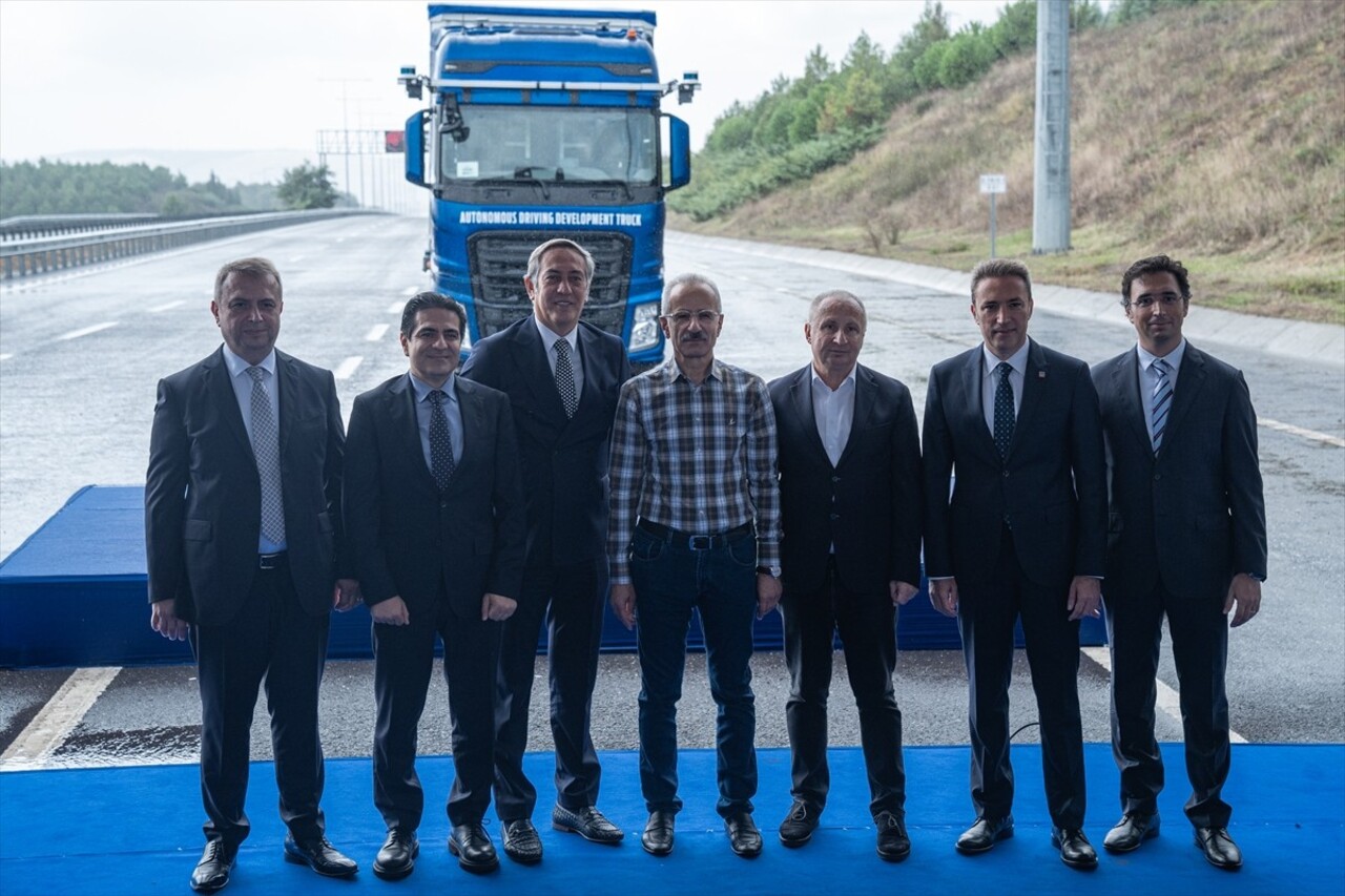 Ulaştırma ve Altyapı Bakanı Abdulkadir Uraloğlu, Ford Trucks'ın Seviye-4 Otoyol Pilotu...