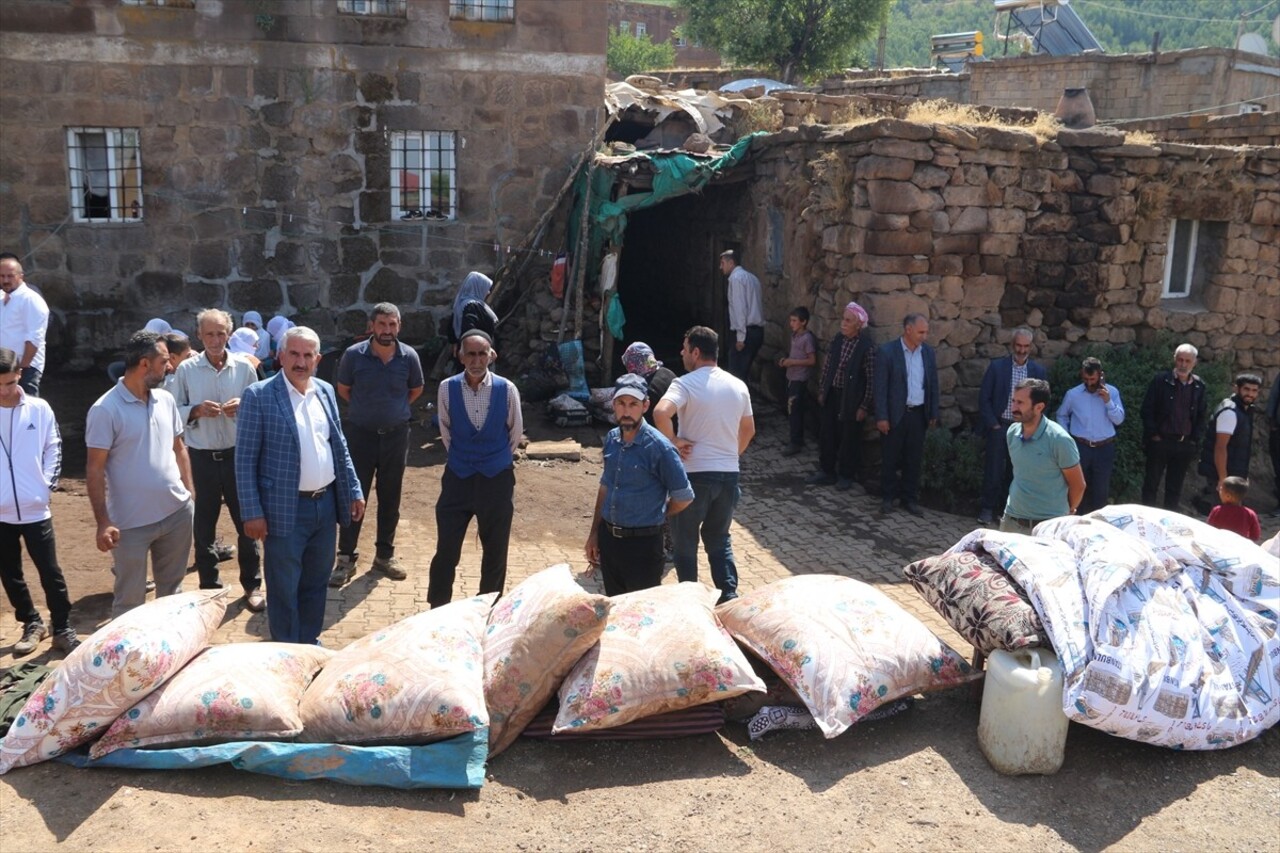 Bitlis'in Güroymak ilçesinde selden zarar gören Oduncular köyünde hasar tespit çalışması...