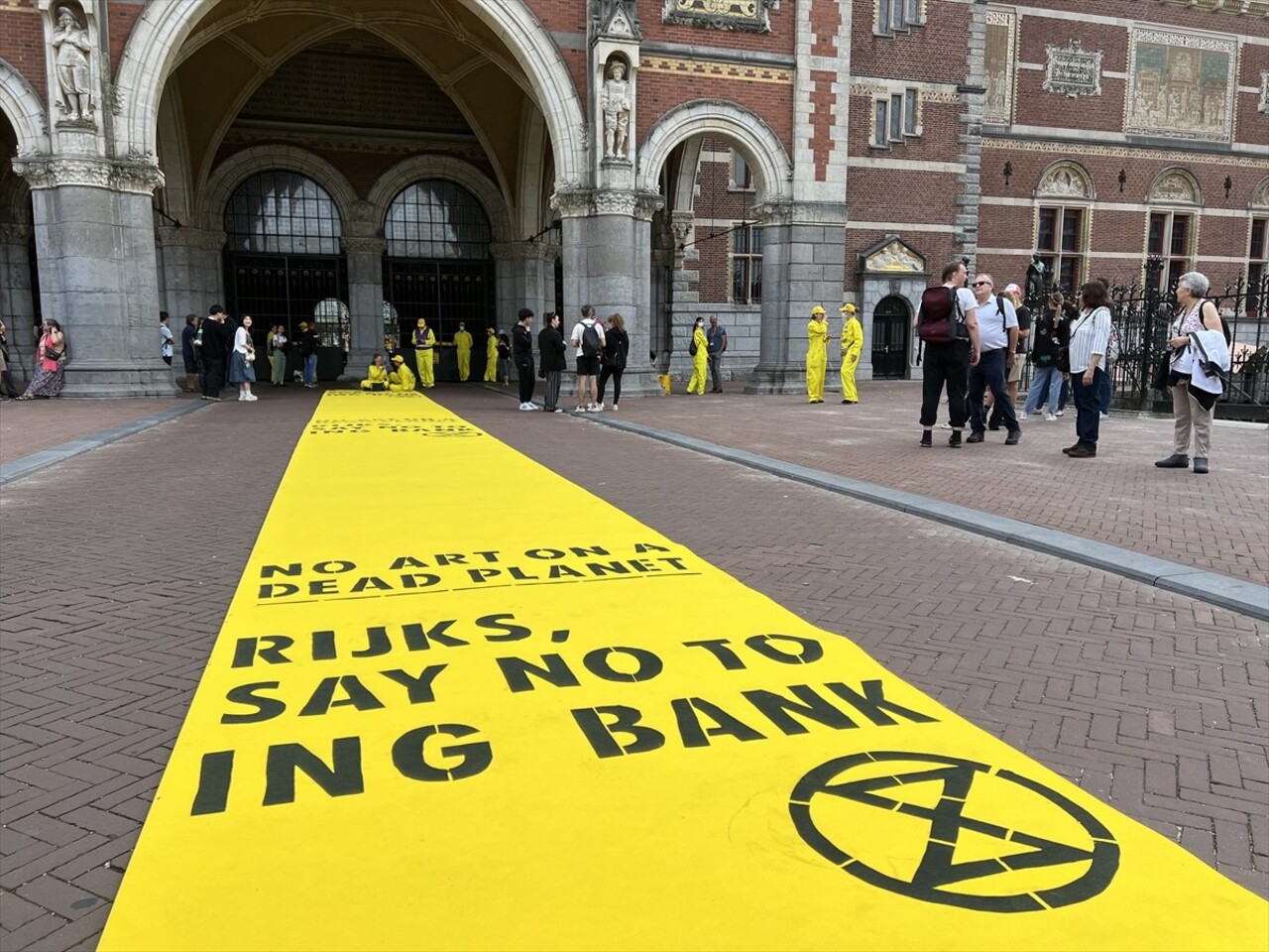 Hollanda'da "Extinction Rebellion (Yok Oluş İsyanı)" adlı çevreci grubun organizasyonuyla bir...