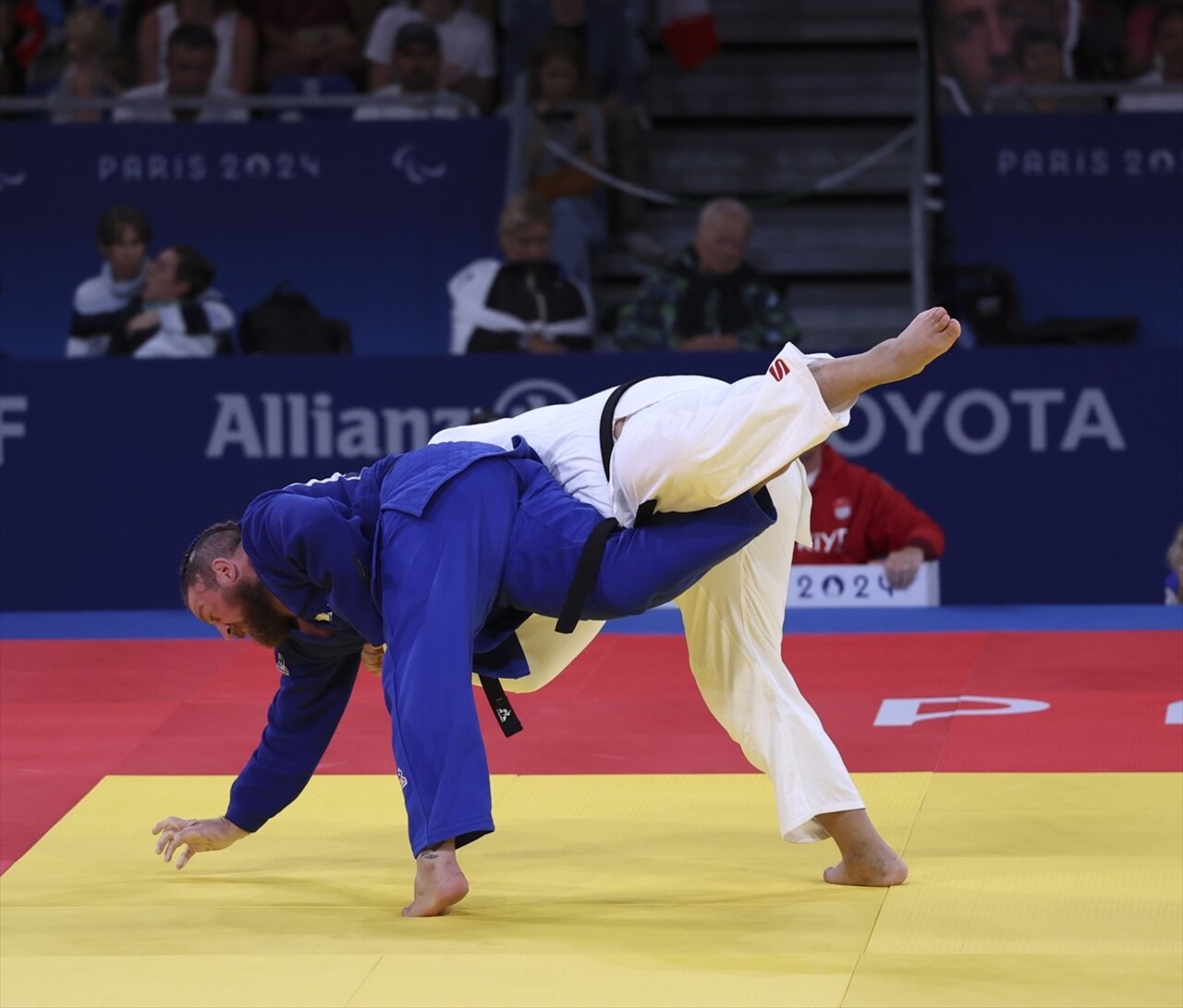 Paris 2024 Paralimpik Oyunları'nda, Champ-de-Mars Arena'daki judo müsabakalarında milli sporcu...