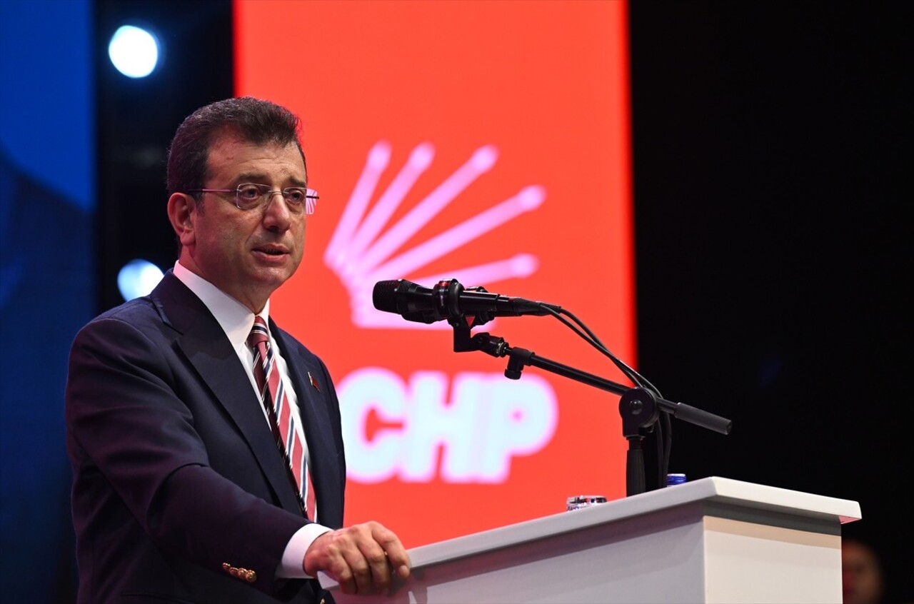 İstanbul Büyükşehir Belediye (İBB) Başkanı Ekrem İmamoğlu, CHP'nin parti programının görüşüldüğü...