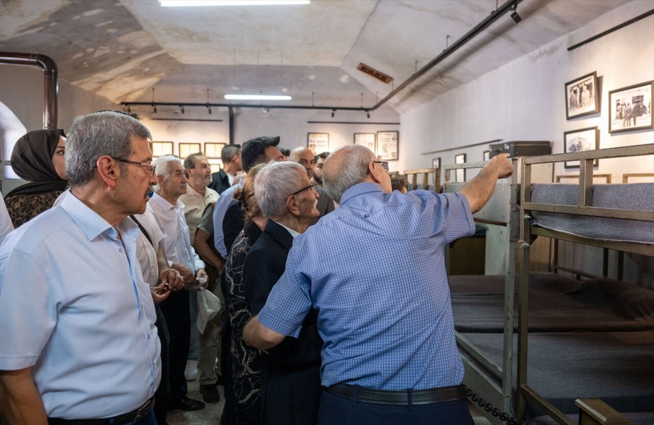 Başkentte, 12 Eylül 1980 darbesinin tanıkları, Ulucanlar Cezaevi Müzesi'ne ziyarette bulundu....