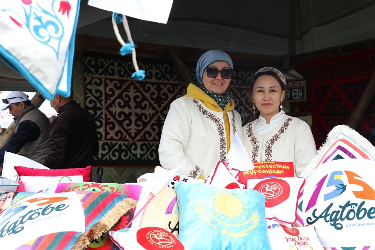 Kazakistan'ın başkenti Astana'da 10 hektarlık alana inşa edilen "Göçebeler Dünyası Etno Köyü"...