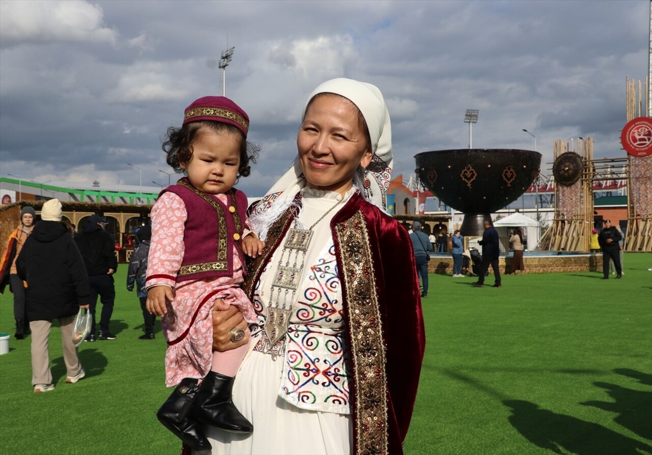 Kazakistan'ın başkenti Astana'da 10 hektarlık alana inşa edilen "Göçebeler Dünyası Etno Köyü"...