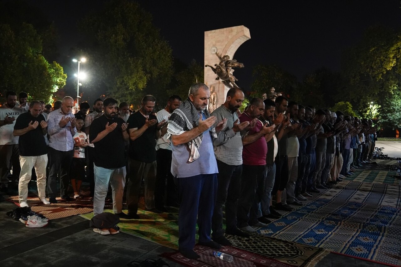 Gazze Dayanışma Platformunun Fatih'teki Saraçhane Parkı'nda düzenlediği programda, İsrail...