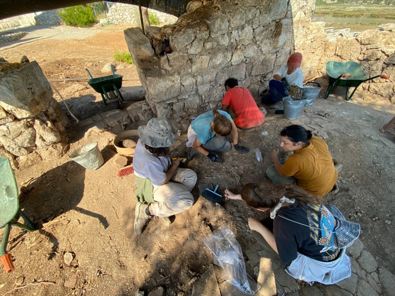 Kültür ve Turizm Bakanlığınca, Geleceğe Miras Myra ve Andriake Projesi kapsamında sürdürülen...