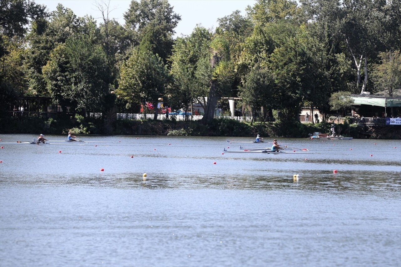 Edirne'de Meriç Nehri'nde oluşturulan parkurda düzenlenen 23 Yaş Altı Avrupa Kürek Şampiyonası'nda...