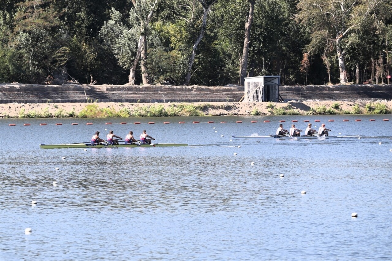 Edirne'de Meriç Nehri'nde oluşturulan parkurda düzenlenen 23 Yaş Altı Avrupa Kürek Şampiyonası'nda...