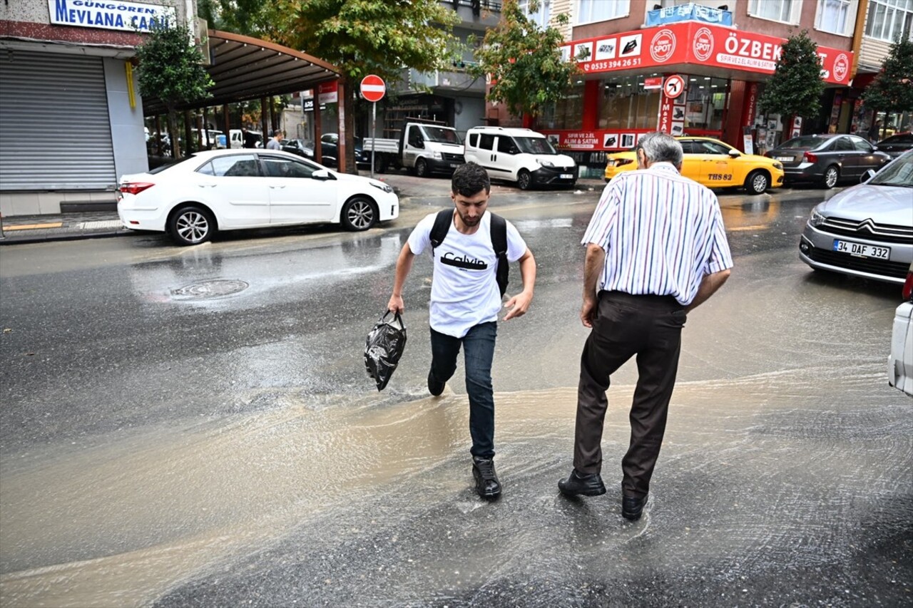 İstanbul'da sağanak, Güngören ilçesinde etkili oldu. 