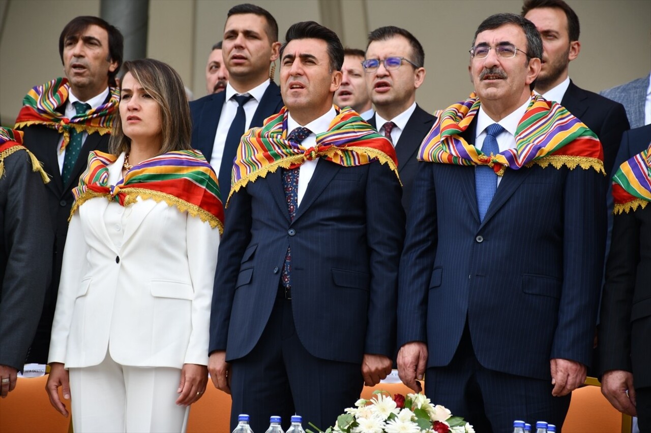 Cumhurbaşkanı Yardımcısı Cevdet Yılmaz (sağda), bu yıl 743'üncüsü düzenlenen Söğüt Ertuğrul...