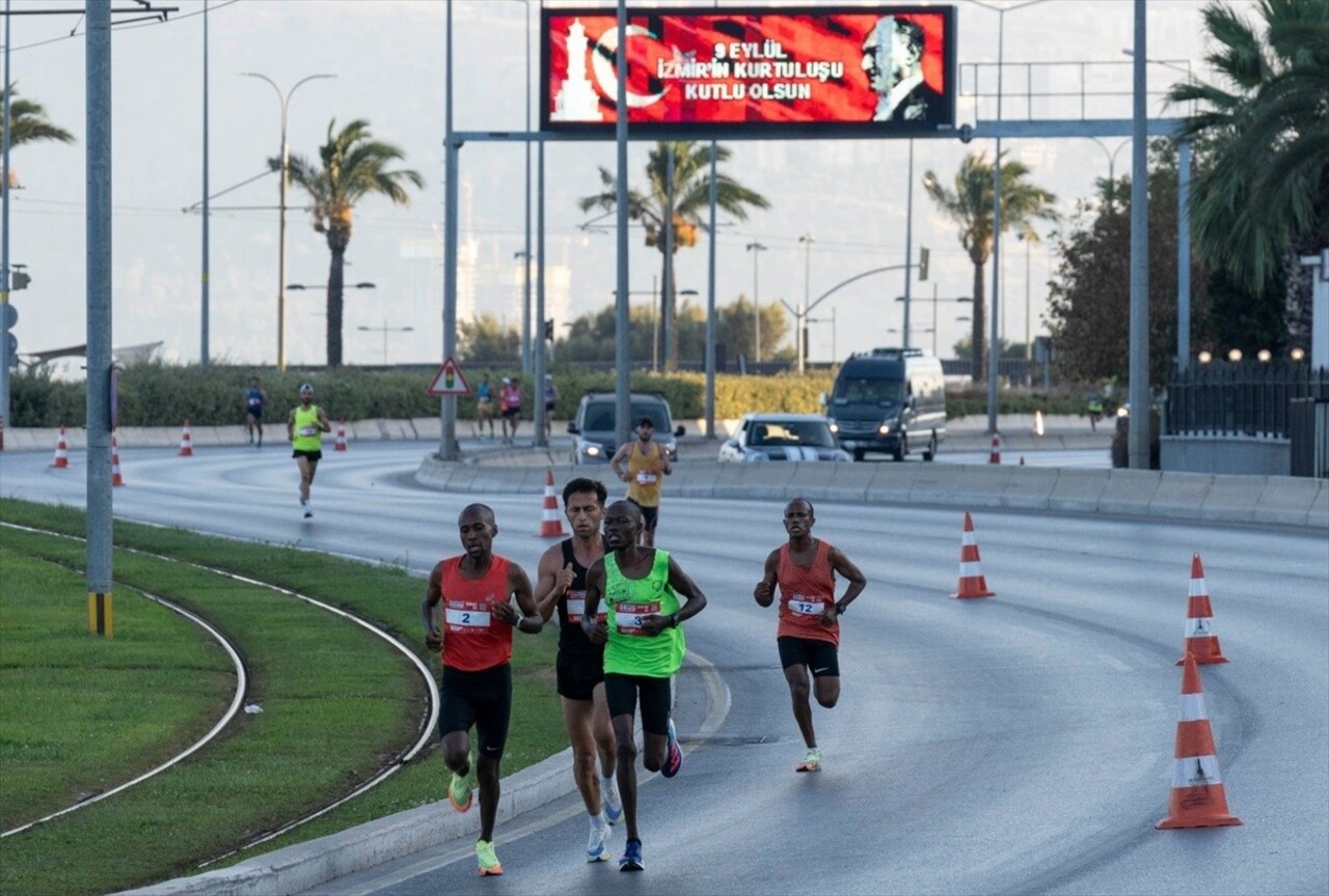 İzmir'in düşman işgalinden kurtuluşunun 102'nci yılı onuruna 12. Uluslararası 9 Eylül İzmir Yarı...