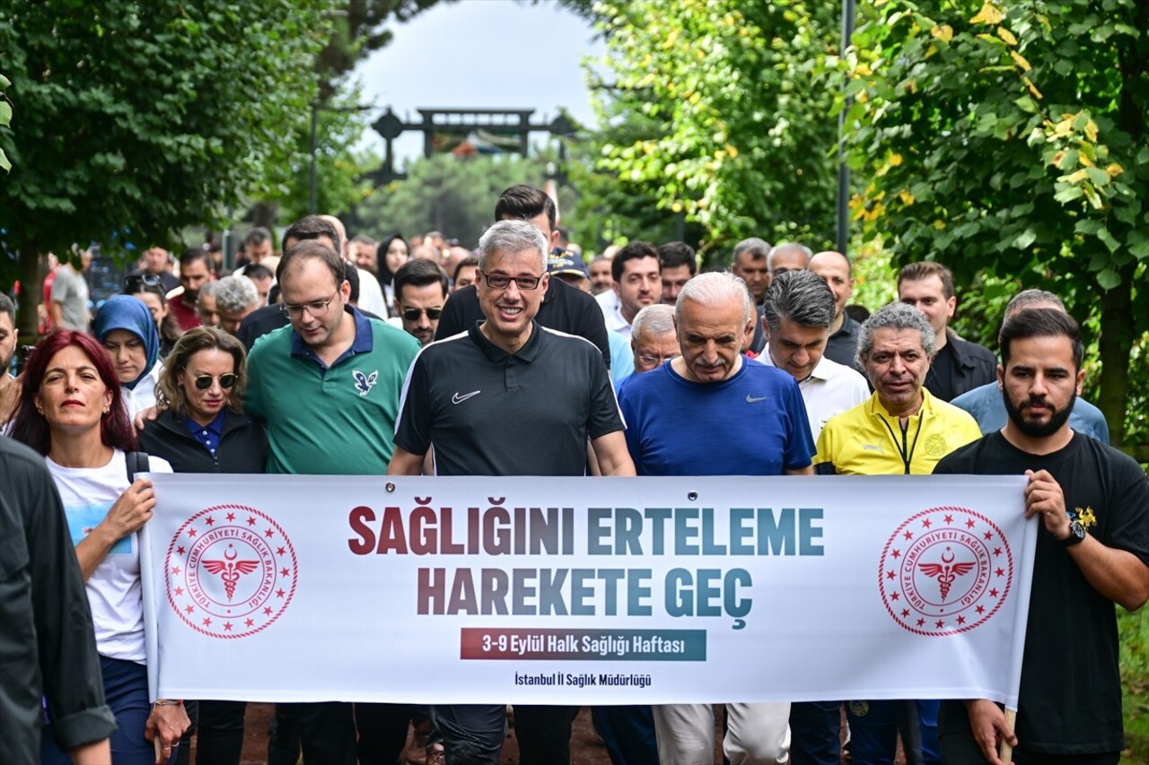 Sağlık Bakanı Kemal Memişoğlu, Ümraniye Belediyesi tarafından "Halk Sağlığı Haftası" kapsamında...