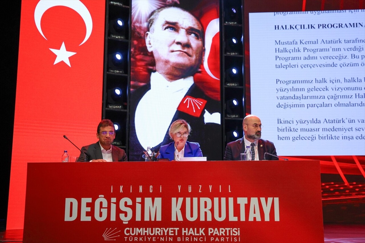 CHP Genel Başkanı Özgür Özel, Ankara’da ATO Congresium’da düzenlenen CHP İkinci Yüzyıl Değişim...