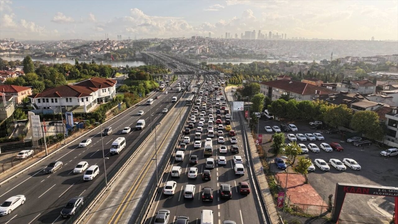 İstanbul'da haftanın ilk iş günü olması ve 2024-2025 eğitim öğretim yılının başlaması nedeniyle...