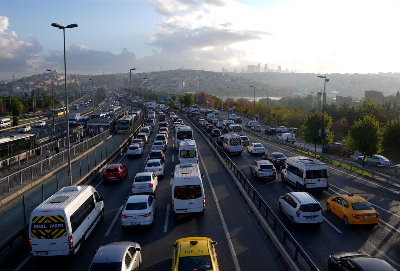 İstanbul'da haftanın ilk iş günü olması ve 2024-2025 eğitim öğretim yılının başlaması nedeniyle...