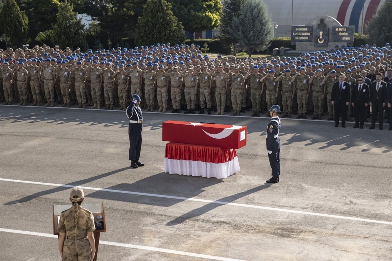 Tunceli'nin Ovacık ilçesinde görev esnasında zırhlı aracın devrilmesi sonucu şehit olan askerler...