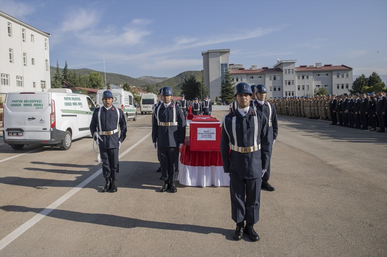 Tunceli'nin Ovacık ilçesinde görev esnasında zırhlı aracın devrilmesi sonucu şehit olan askerler...