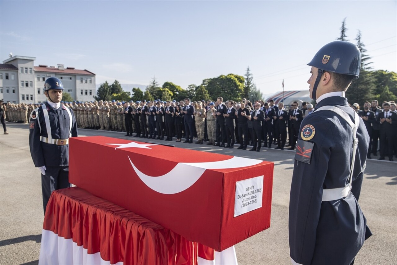 Tunceli'nin Ovacık ilçesinde görev esnasında zırhlı aracın devrilmesi sonucu şehit olan askerler...