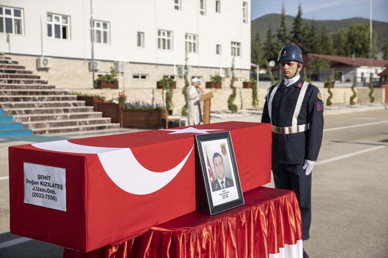 Tunceli'nin Ovacık ilçesinde görev esnasında zırhlı aracın devrilmesi sonucu şehit olan askerler...