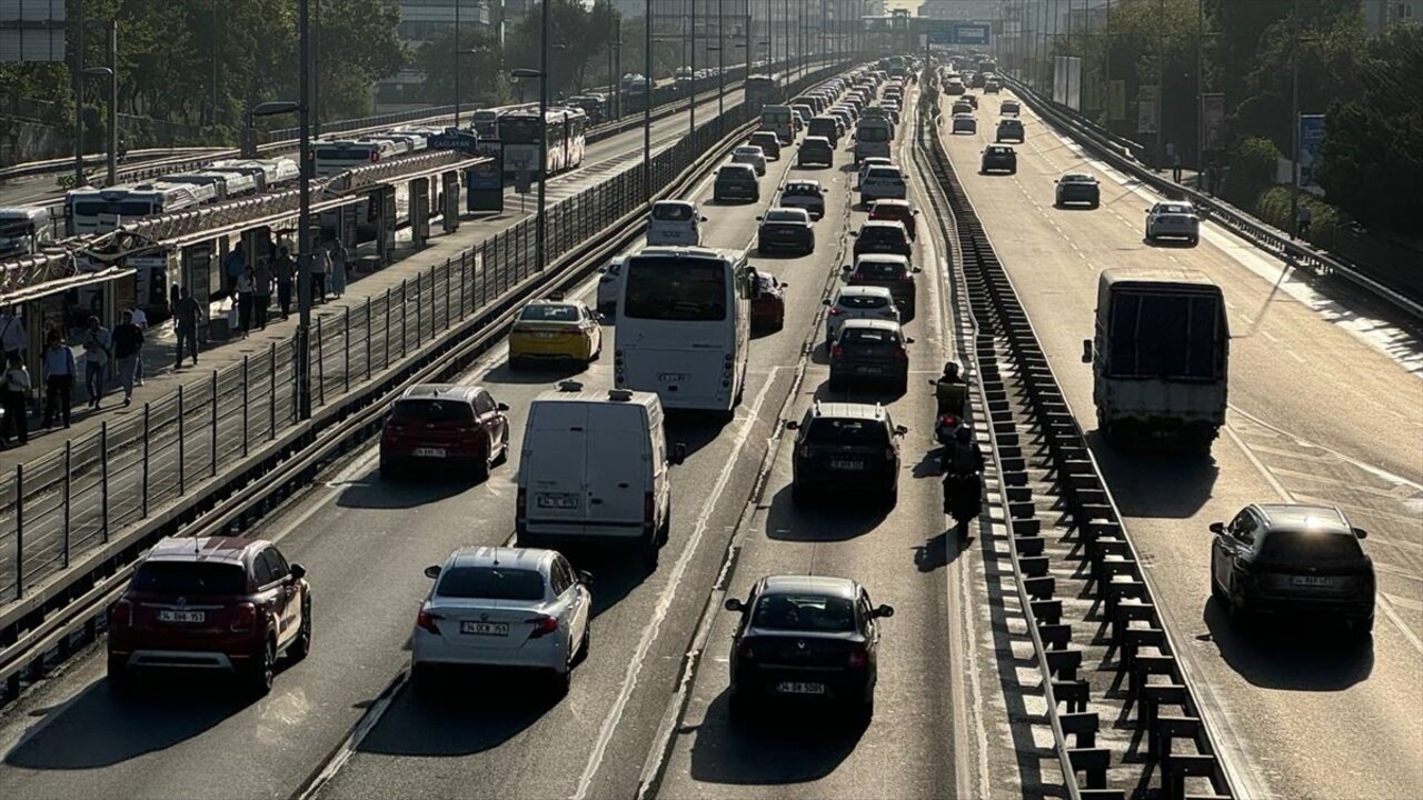 İstanbul'da haftanın ilk iş günü olması ve 2024-2025 eğitim öğretim yılının başlaması nedeniyle...