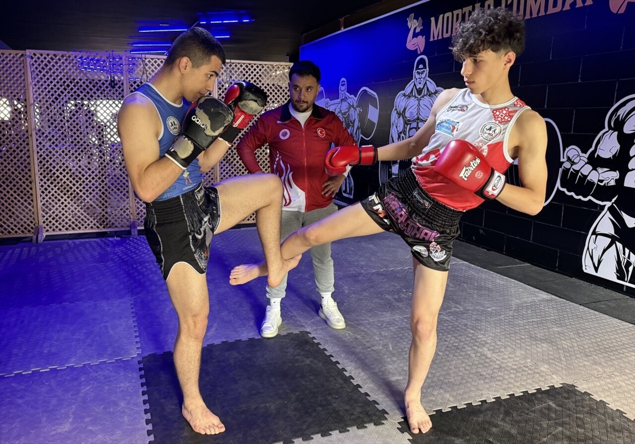 Muaythaide Türkiye şampiyonu olan 17 yaşındaki Berkay İstanbullu, 12-19 Eylül tarihlerinde...