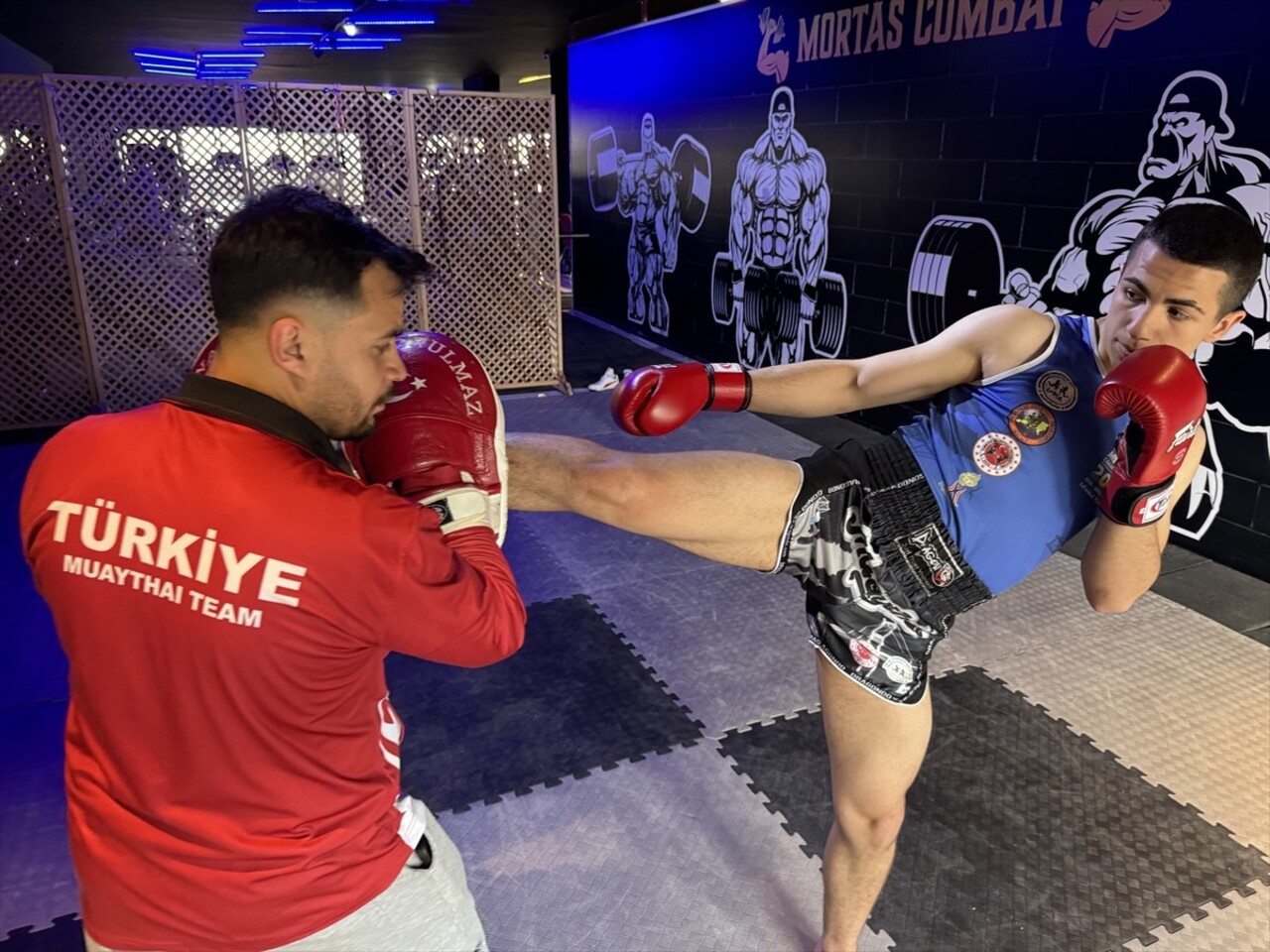 Muaythaide Türkiye şampiyonu olan 17 yaşındaki Berkay İstanbullu, 12-19 Eylül tarihlerinde...