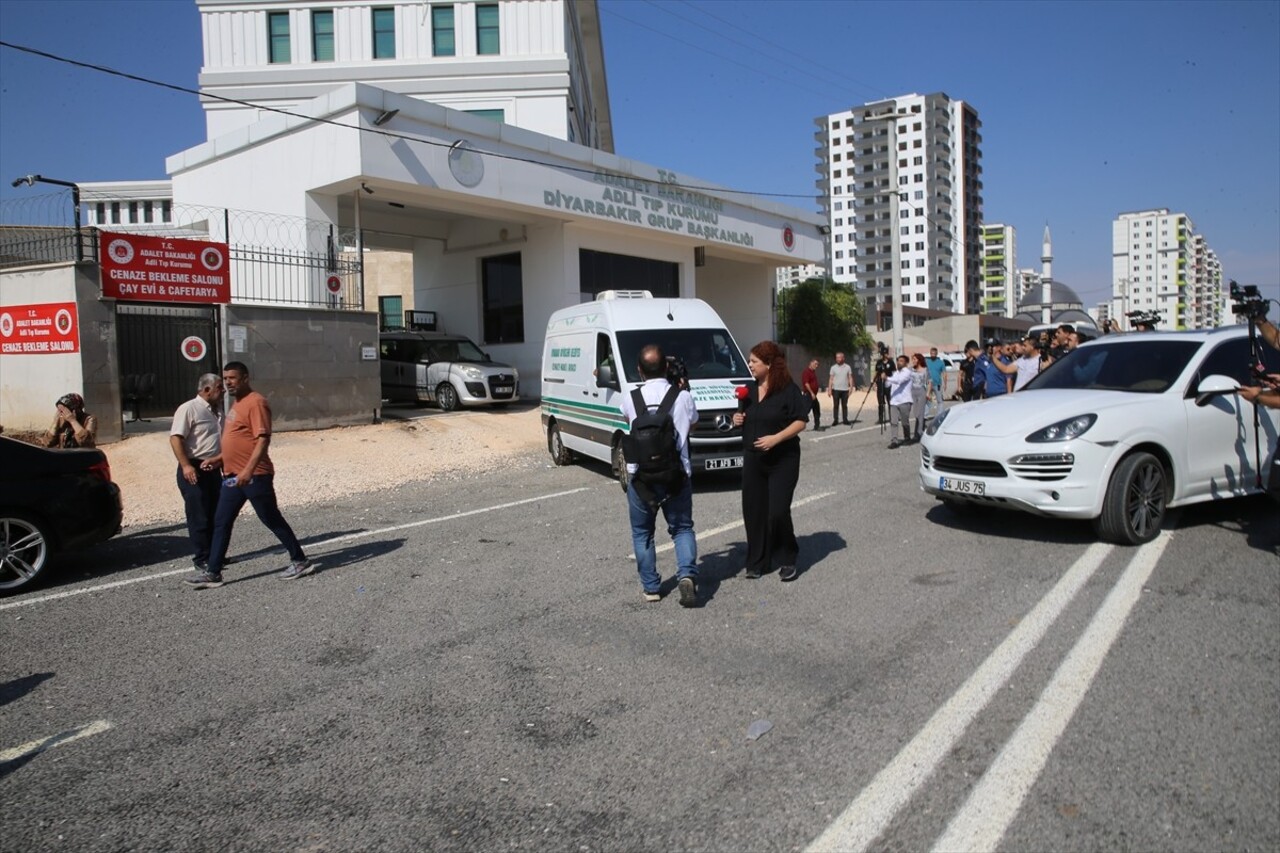 Diyarbakır'da ölü bulunan 8 yaşındaki Narin Güran'ın cenazesi, Adli Tıp Kurumunda yapılan...