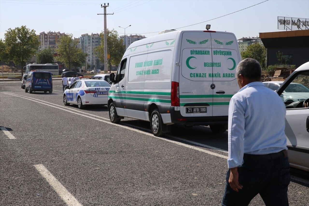 Diyarbakır'da ölü bulunan 8 yaşındaki Narin Güran'ın cenazesi, Adli Tıp Kurumunda yapılan...