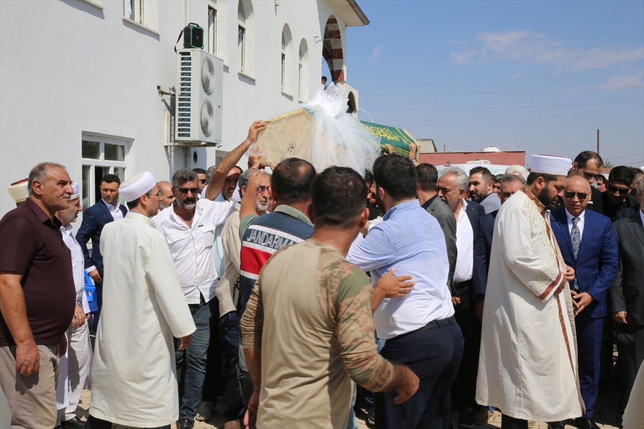 Diyarbakır'da cansız bedenine ulaşılan 8 yaşındaki Narin Güran, son yolculuğuna uğurlandı....