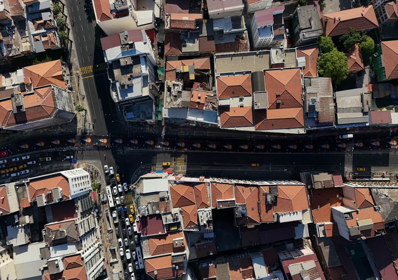 İzmir'in düşman işgalinden kurtuluşunun 102. yıl dönümü dolayısıyla kutlamalar yapıldı. Türk...